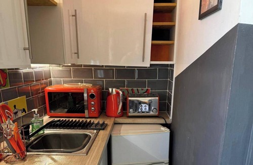 Cambridge Apartment | Studio - Parking - Garden - WiFi - Sleeps 2