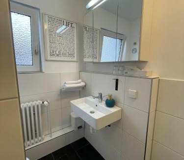 Plochingen Apartment | Studio-Parkplatz-Netflix-Balkon