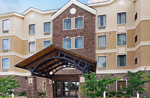Lake Hamilton Apartment | Studio | Pool. Free Breakfast. Gym + Indoor pool