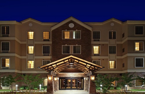 Lake Hamilton Apartment | Studio | Pool. Free Breakfast. Gym + Indoor pool