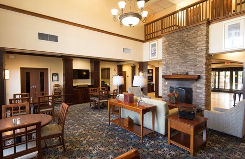 Lake Hamilton Apartment | Studio | Pool. Free Breakfast. Gym + Indoor pool