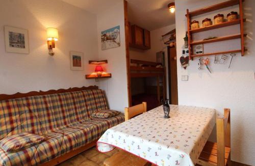 Les Carroz-d'Araches Apartment | Studio pour 4 personnes avec balcon et équipements, au pied des pistes et à 550m du village - FR-1-572-157