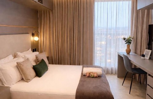 Graca Apartment | Studio Premium Rooftop e Piscina Vista Baía com Garagem