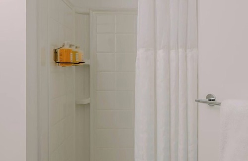 Downtown Detroit Hotel | Studio Queen Apartment
