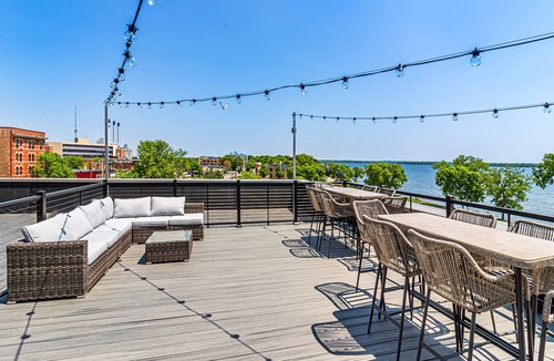 Madison Hotel | Studio Queen in the heart of downtown.