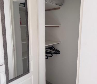 Caumont-sur-Durance Apartment | Studio Rénové de Charme en Provence
