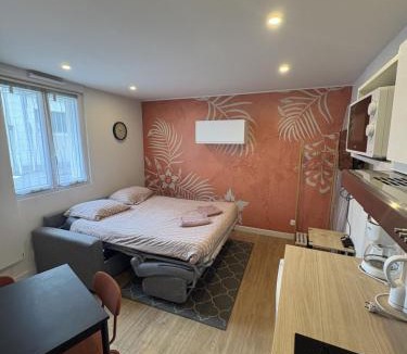Saint-Jacques - Nazareth Apartment | Studio rénové - Tram & centre - Parking gratuit