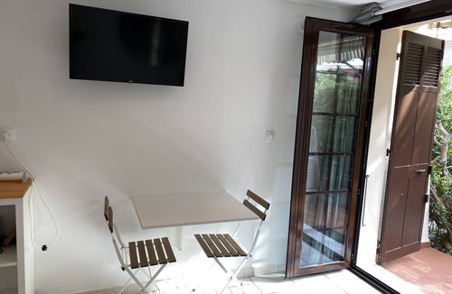 La Capte Apartment | Studio Rdc-Studio-Ensuite with Shower-Garden view