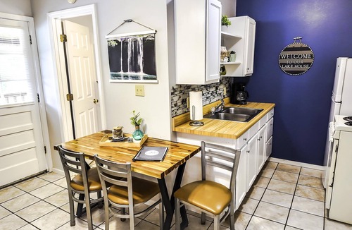 Eddyville Apartment | Studio Rental (Sleeps 1-4) - Studio style unit with small kitchen, bathroom, & 2 Queen Beds