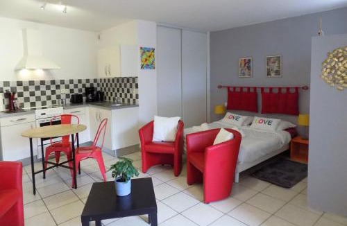 Neris-les-Bains Apartment | Studio Revy 4 - Confort et équipé - Centre ville
