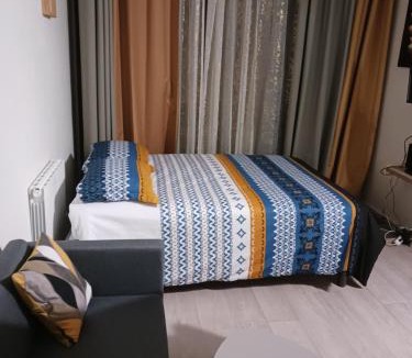 Le Celle-Saint-Cloud Apartment | Studio rez-de-chaussée