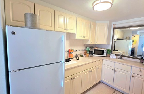 Ortona Park Apartment | Studio right on the beach in peaceful Daytona Beach with openPools/Jacuzzi/Sauna
