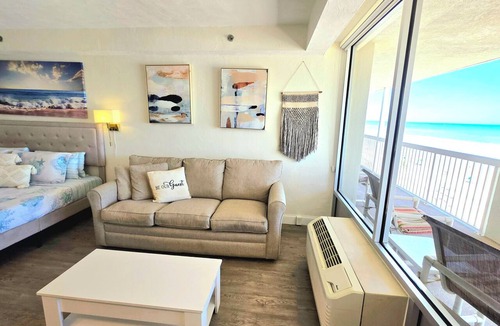 Ortona Park Apartment | Studio right on the beach in peaceful Daytona Beach with openPools/Jacuzzi/Sauna