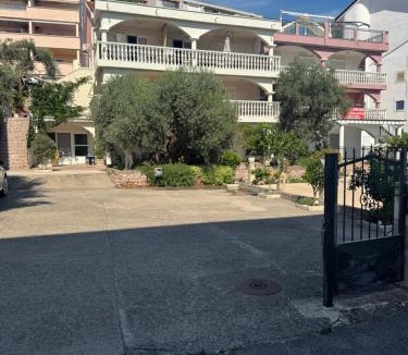 Przno Apartment | Studio Sea View Steps to Przno beach w Parking Villa Olive