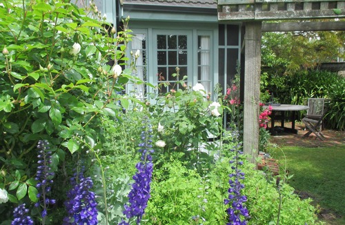 Greytown Cottage | Studio set in beautiful english cottage gardens