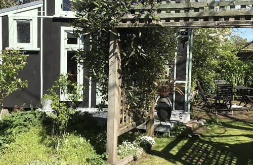 Greytown Cottage | Studio set in beautiful english cottage gardens