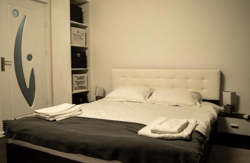 Petrosani Apartment | Studio Six Continents