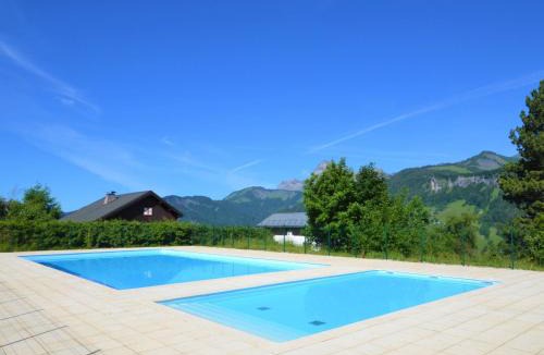 Notre-Dame-de-Bellecombe Apartment | Studio skis aux pieds avec vue sur le village et vallée - FR-1-505-72