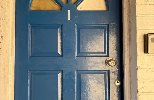 Selhurst Apartment | Studio Sleeps 2 with Air Conditioning