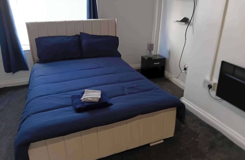 Oldbury Apartment | Studio Sleeps 2 with Parking