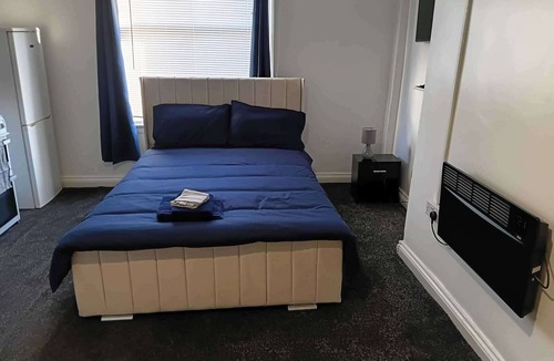Oldbury Apartment | Studio Sleeps 2 with Parking