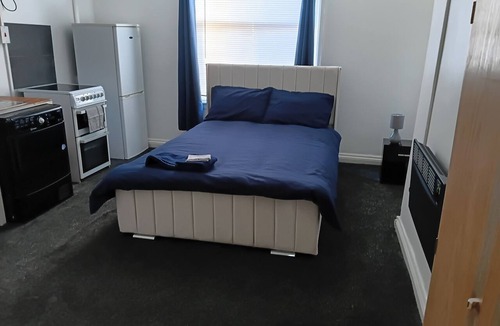 Oldbury Apartment | Studio Sleeps 2 With Parking