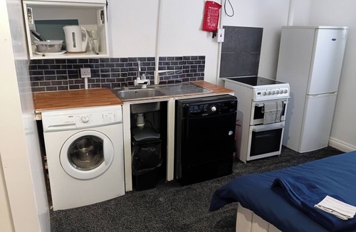 Oldbury Apartment | Studio Sleeps 2 With Parking