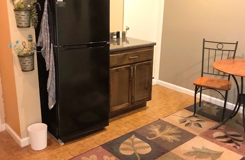 Winchester Apartment | Studio, sleeps 4, patio, short drive to Ski Resort, Six Flags & concert venues