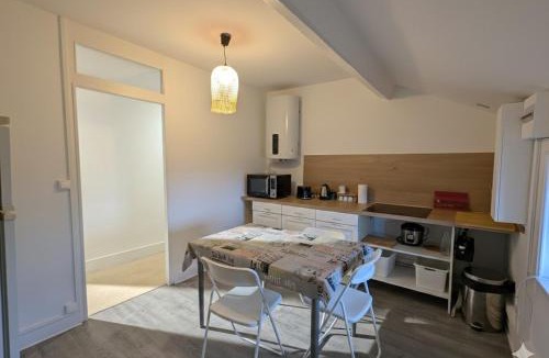 Irigny Apartment | Studio spacieux avec bureau - Calme & Proche Lyon