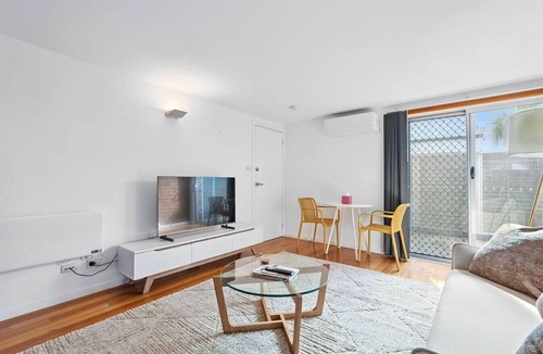 West Hobart Apartment | Studio Stay Walk to City & Food