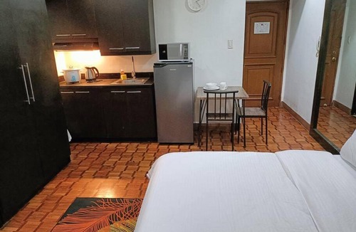 San Lorenzo Apartment | Studio Suite across Greenbelt w/ WiFi and Netflix