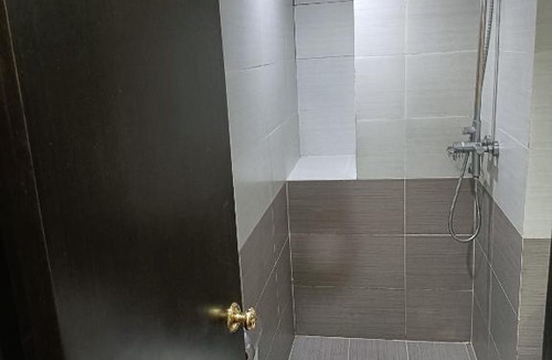 San Lorenzo Apartment | Studio Suite across Greenbelt w/ WiFi and Netflix