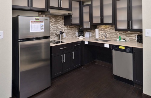 Rochester Apartment | Studio Suite! Free Breakfast + Shared Pool & Hot Tub. Great for Business Travelers!