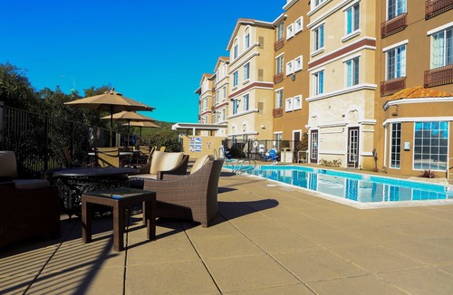 Milpitas Apartment | Studio Suite w/Roll-In Shower | Free Breakfast