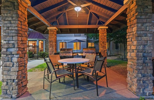 Round Rock West Apartment | Studio Suite with Free Buffet Breakfast + Pool Access | Great for Business Travel!