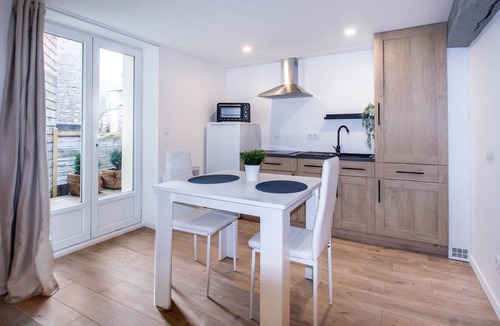 Cosne-Cours-sur-Loire Apartment | Studio Sydney, | Charmant Studio avec balcon | Hyper centre
