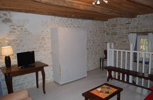 Plumont Apartment | Studio 'the hedgehog' in a renovated farmhouse, between Dole and Besançon
