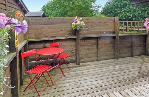 Cullompton Ski Chalet | Studio timber lodge with one double.