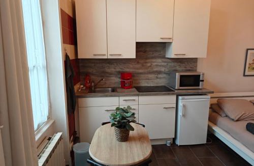 Chatel-Guyon Apartment | Studio tout équipé - 2 min des thermes - commerces & parking gratuit