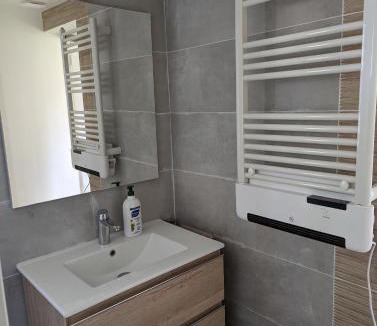Levis-Saint-Nom Apartment | Studio tout confort jardin partagé