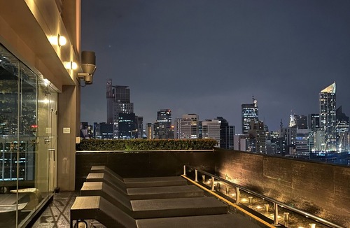 Downtown Condo | Studio type Condo with City View, FAST WIFI, 55” TV, Gym, Pool, & near Nightlife