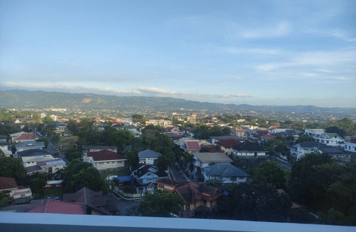 Matandang Balara Condo | Studio type, with balcony mountainy view with fast internet up 200mbps.