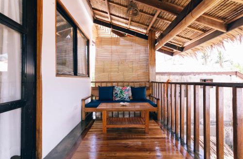 General Luna Apartment | Studio Unit, 2 min to Beach, Life's a Beach Malinao