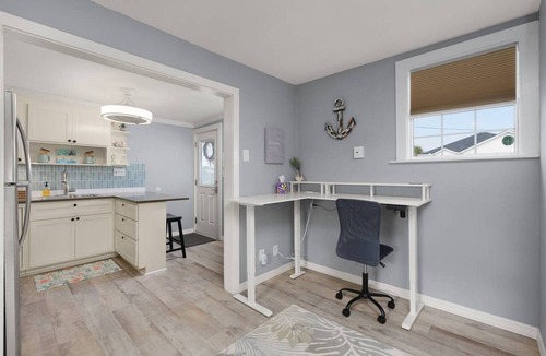 Jacksonville Beach Apartment | Studio Upstairs Beach Gem w/Kitchen - 4 Blocks to Ocean