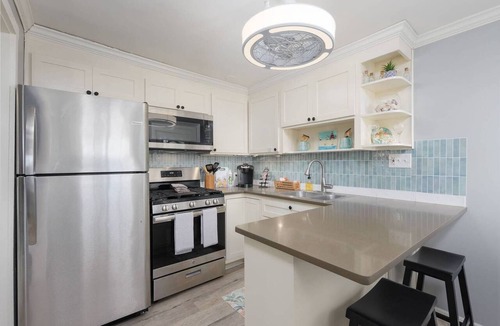 Jacksonville Beach Apartment | Studio Upstairs Beach Gem w/Kitchen - 4 Blocks to Ocean