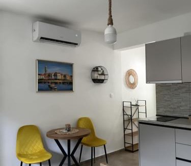 Skaljari Apartment | Studio Verde with swimming pool