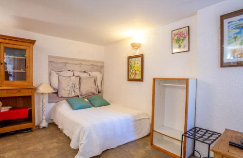 Bormes-Les-Mimosas Apartment | Studio Village de Bormes les Mimosas by Interhome