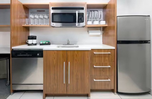 North Charleston Hotel | Studio w/King Bed, Kitchenette & Pool Access | 3 mi to Charleston Airport