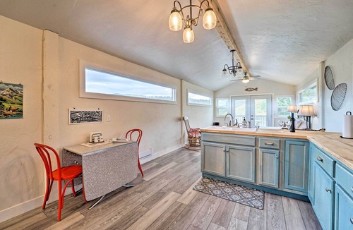 Mancos Apartment | Studio w/Mountain Views < 30 Min to Durango!
