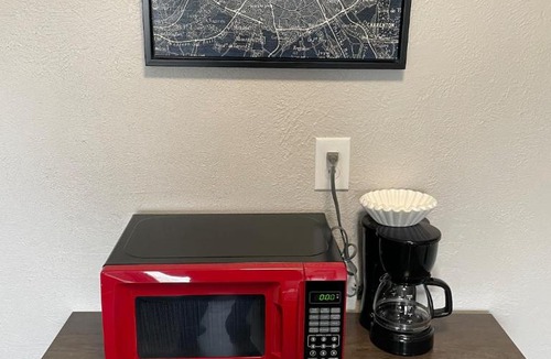 University Heights Apartment | Studio wbalcony-Nob Hill, UNMH, Pres Hosp